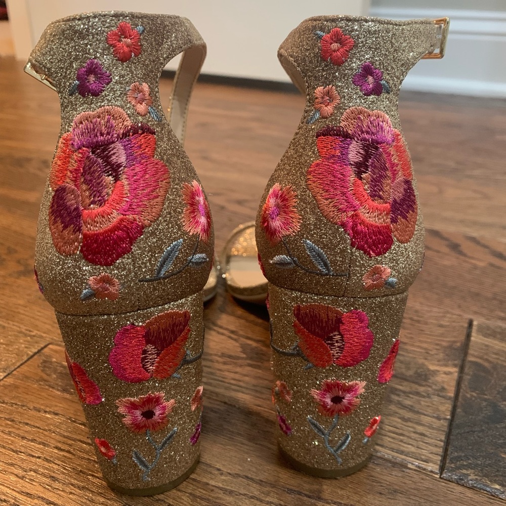 Gold embroidered block heels - Picture 2 of 3